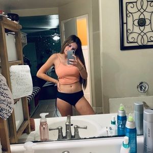 Kory is Jean small pink top